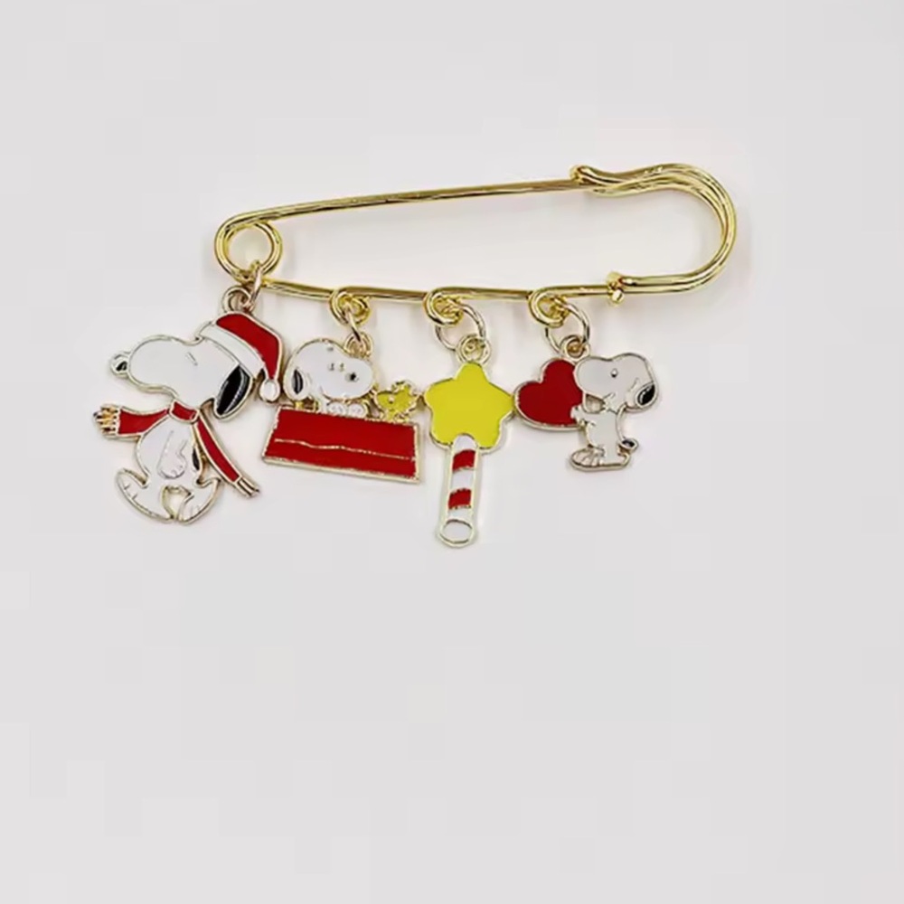 Anime Cute Snoopy Anti-Slip Metal Christmas Cartoon Brooch